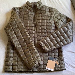 The North Face Men’s Medium Puffer Coat